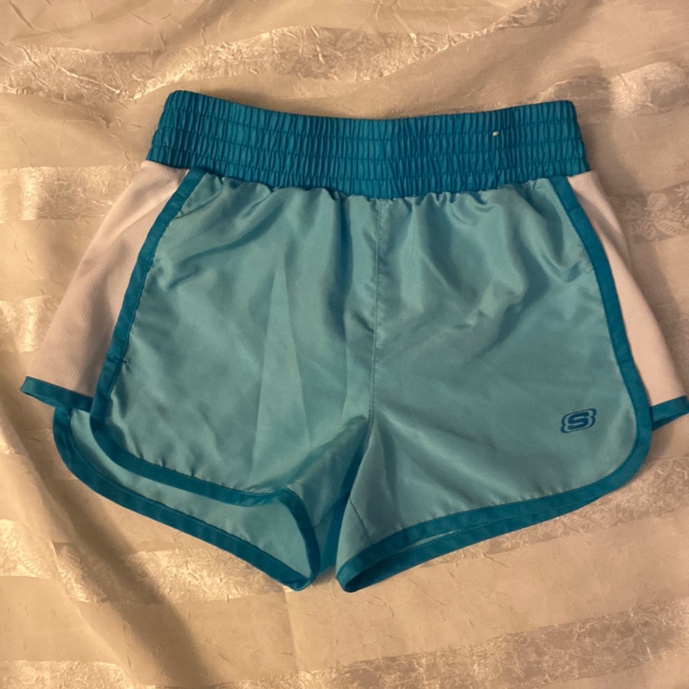 Girls Skechers running shorts with lining bloomers.🏃🏻‍♀️